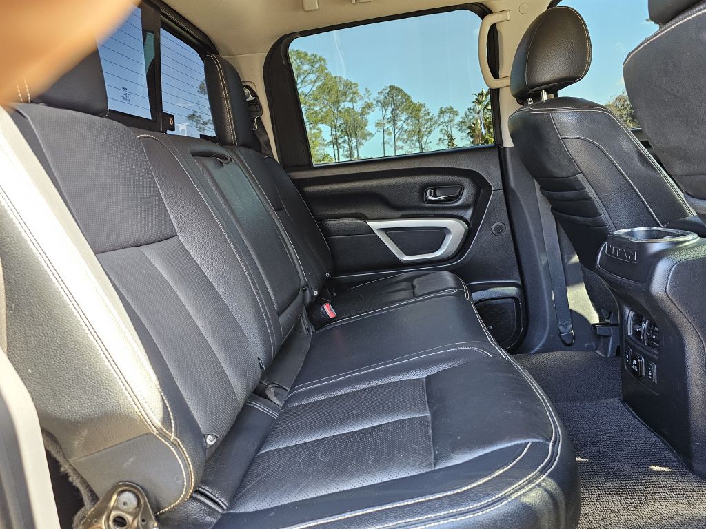 2017 Nissan Titan Image 20