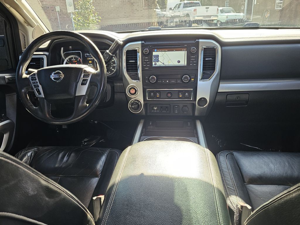 2017 Nissan Titan Image 21