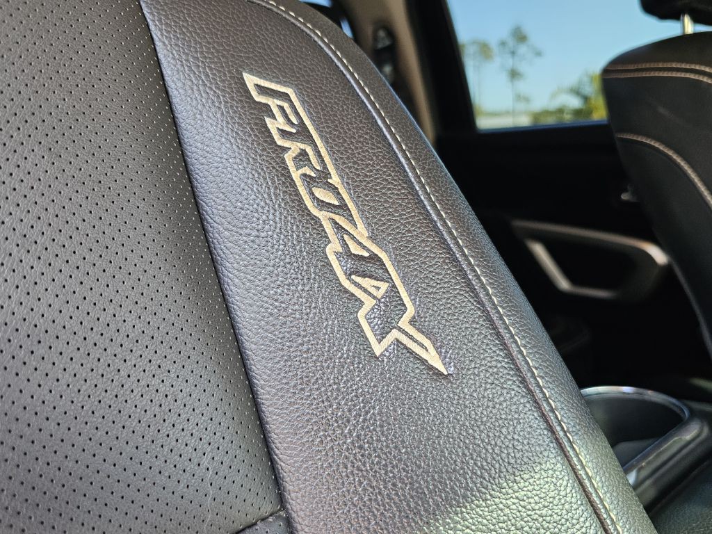 2017 Nissan Titan Image 23