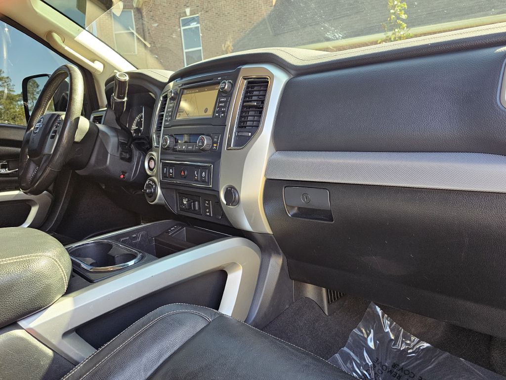 2017 Nissan Titan Image 25