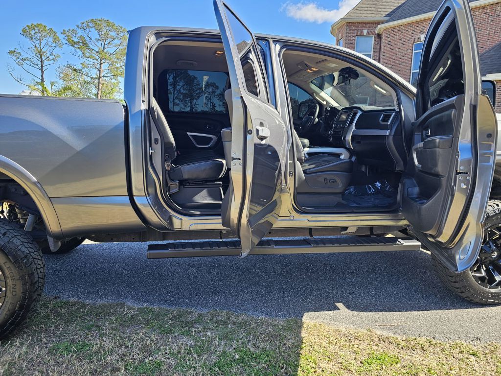 2017 Nissan Titan Image 26