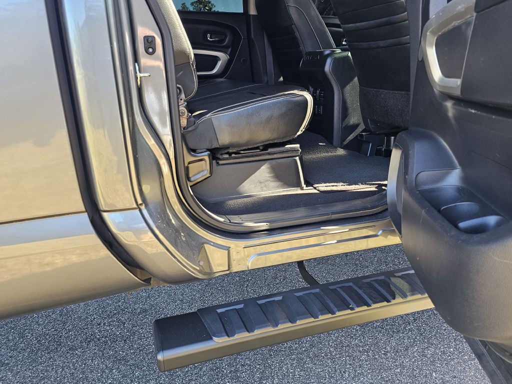2017 Nissan Titan Image 27