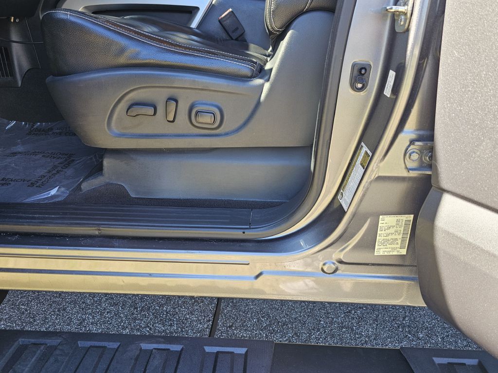 2017 Nissan Titan Image 30