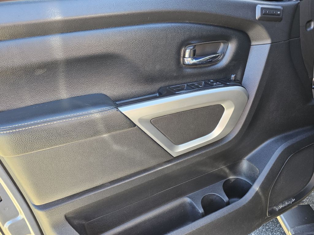 2017 Nissan Titan Image 31