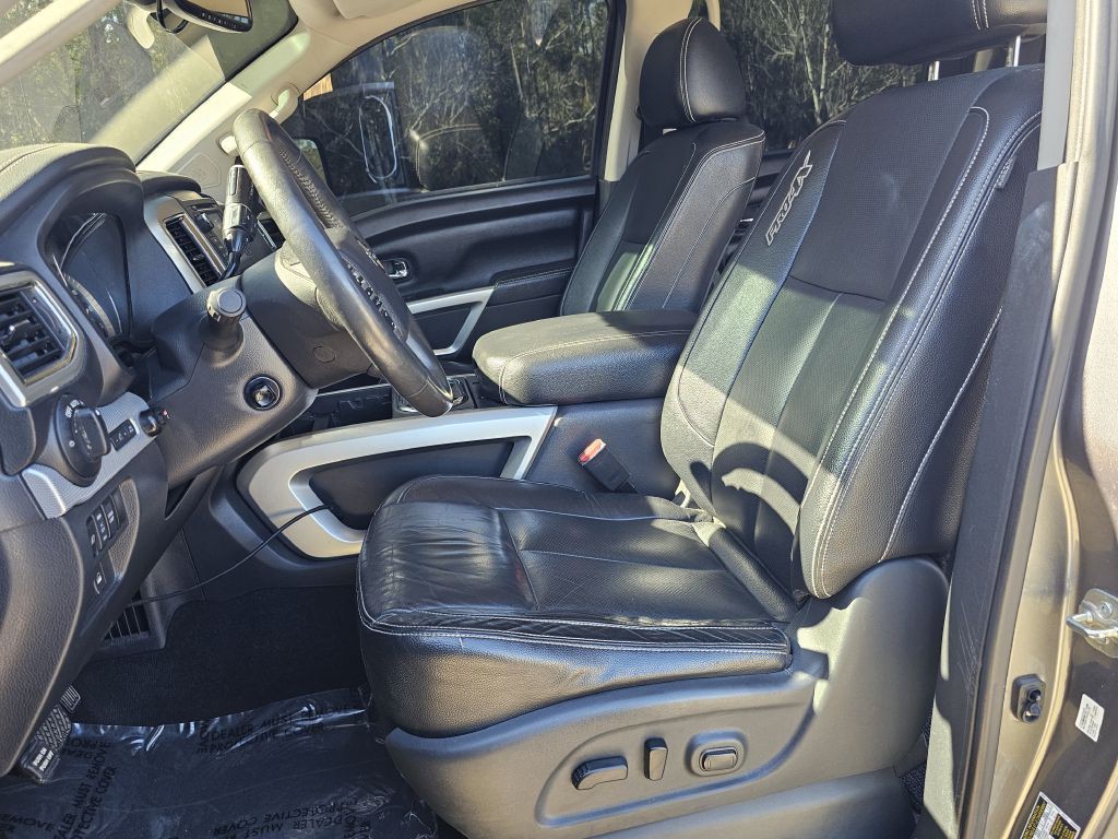 2017 Nissan Titan Image 32
