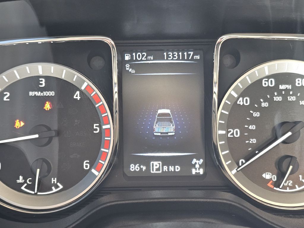 2017 Nissan Titan Image 36