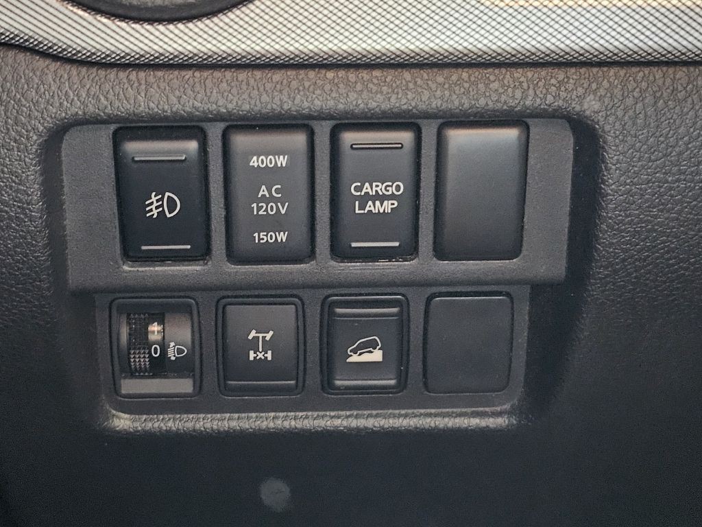 2017 Nissan Titan Image 43