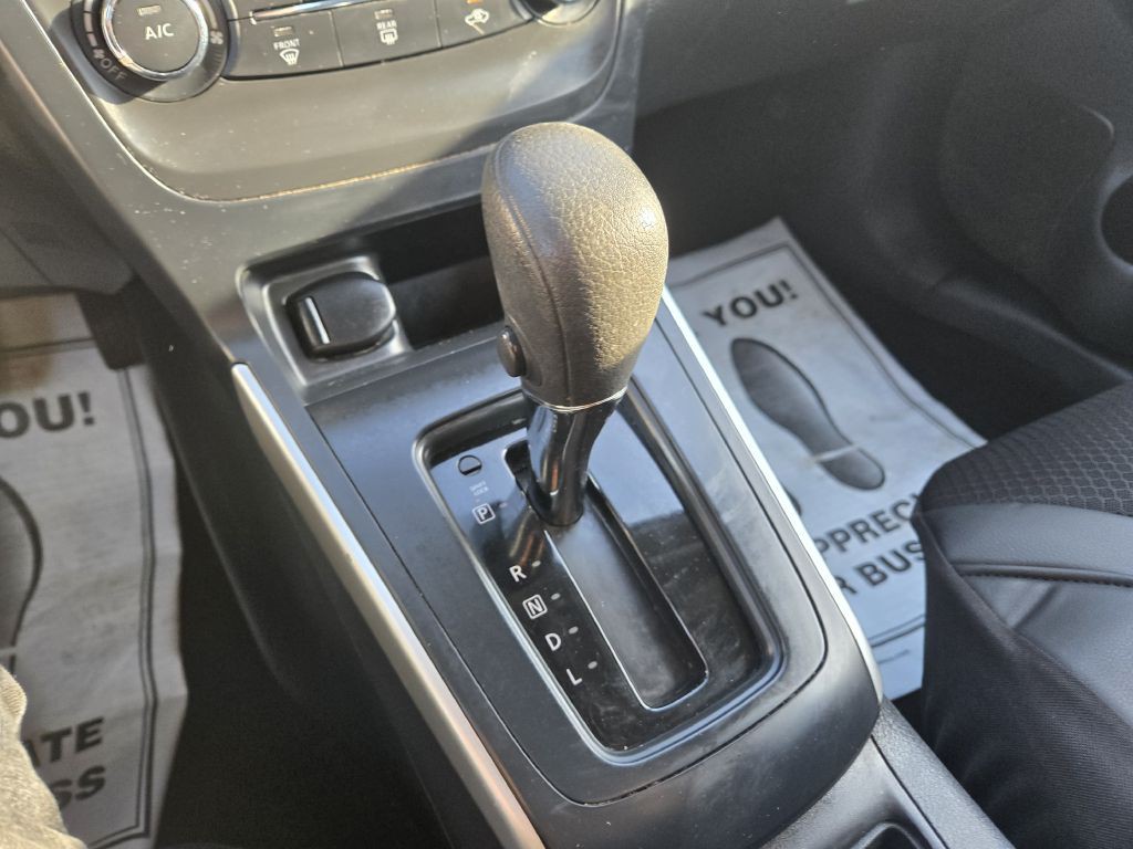 2017 Nissan Sentra Image 19