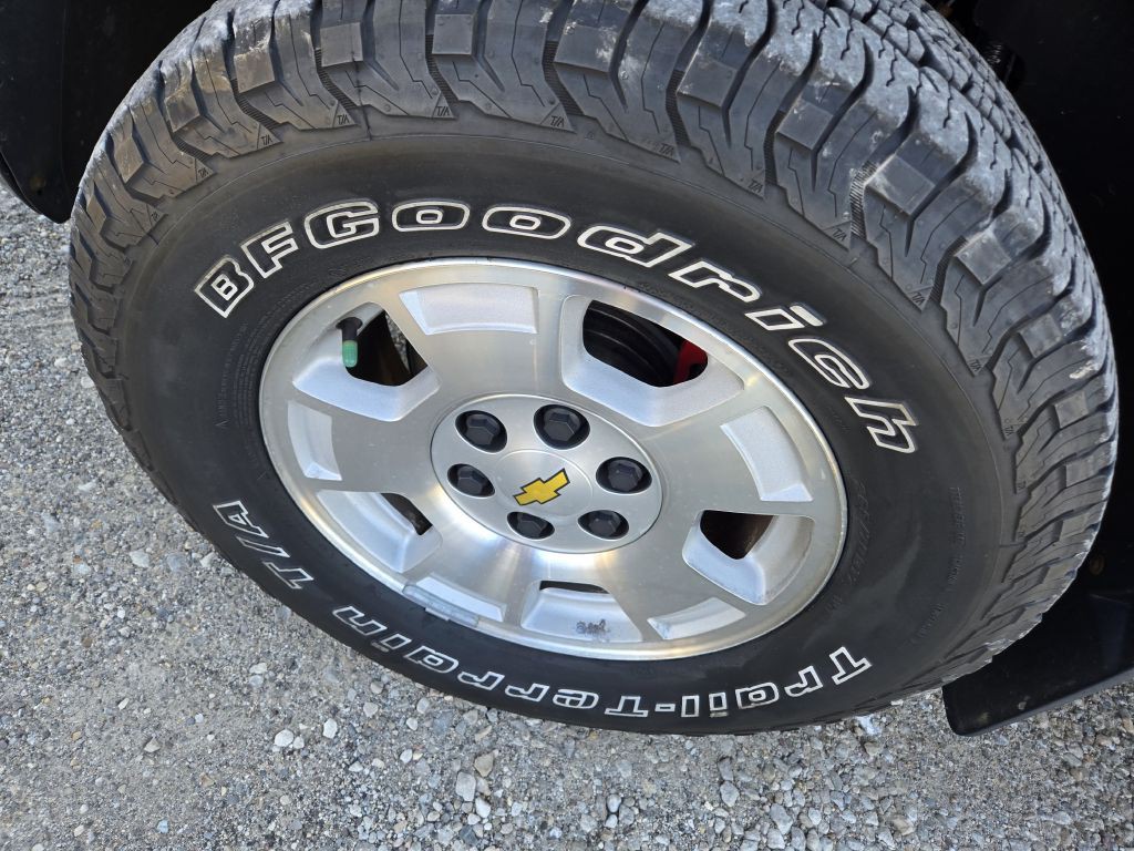 2012 Chevrolet Suburban Image 10