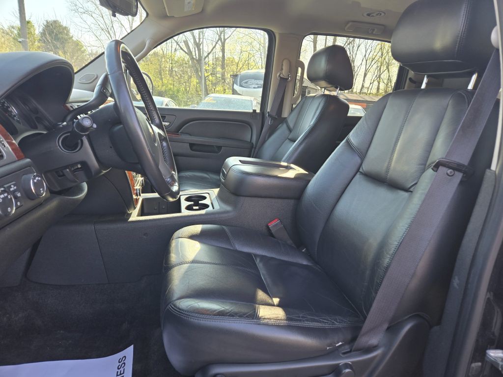 2012 Chevrolet Suburban Image 15