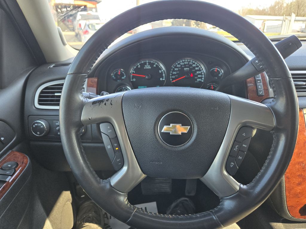 2012 Chevrolet Suburban Image 17