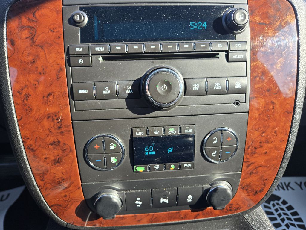 2012 Chevrolet Suburban Image 23