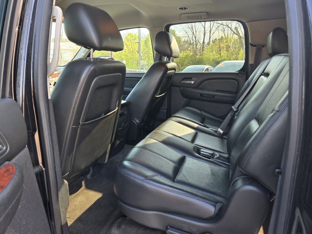 2012 Chevrolet Suburban Image 25