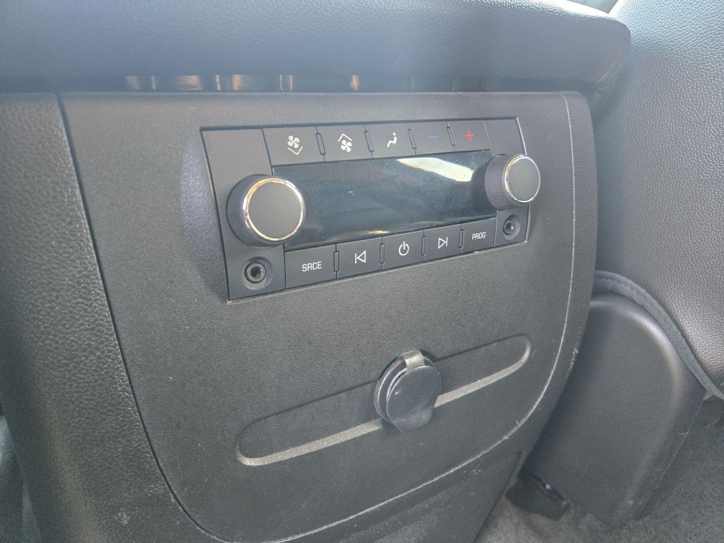 2012 Chevrolet Suburban Image 26