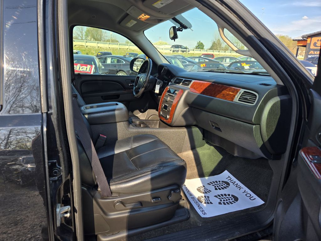 2012 Chevrolet Suburban Image 29