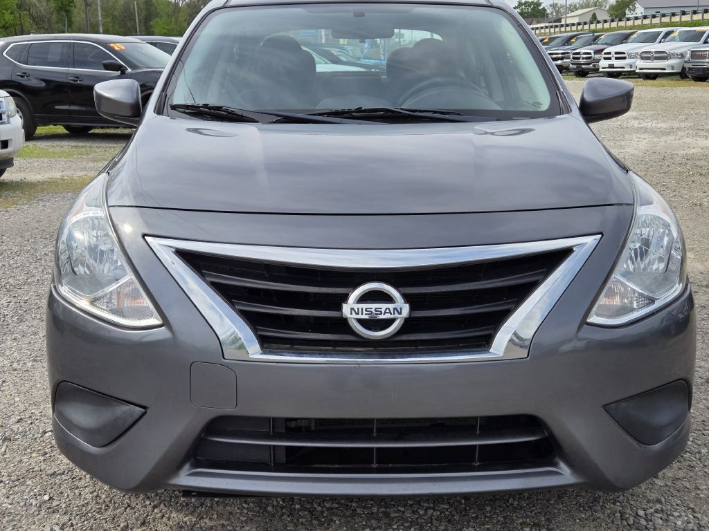 2019 Nissan Versa Image 2