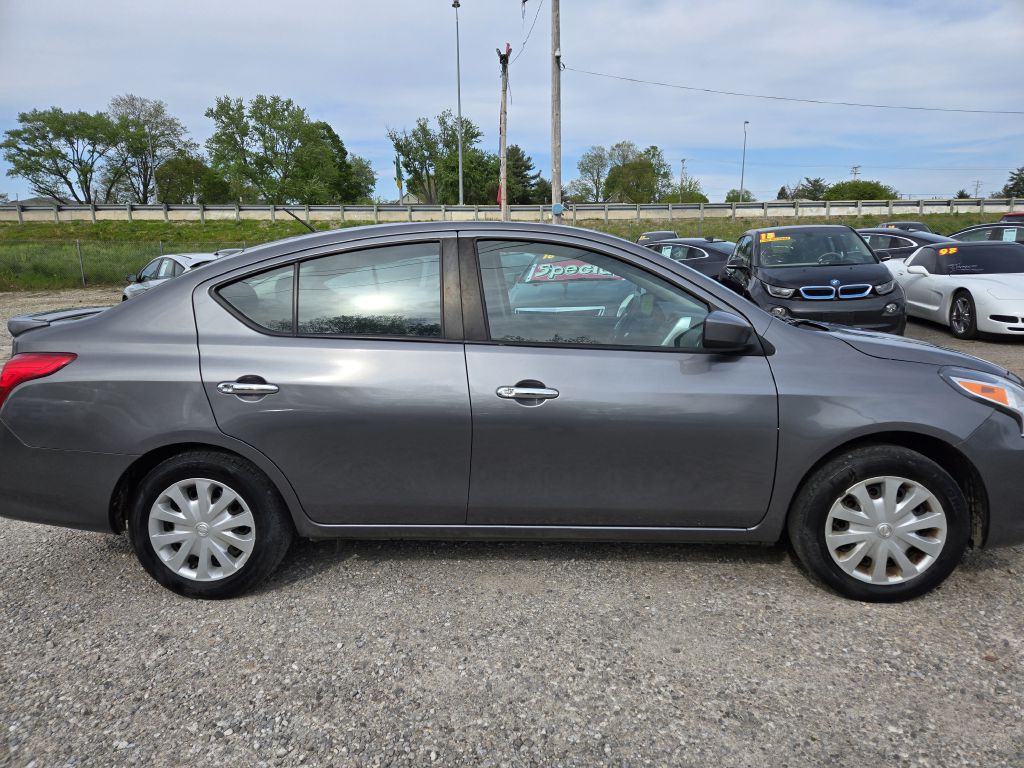 2019 Nissan Versa Image 4