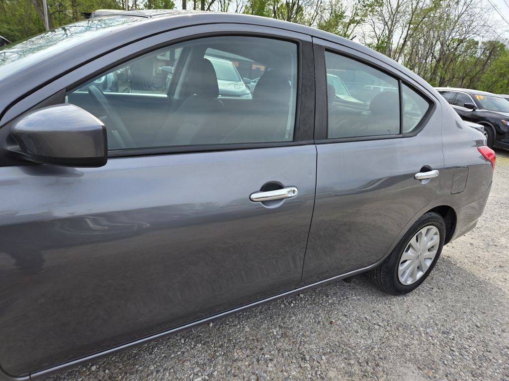 2019 Nissan Versa Image 9