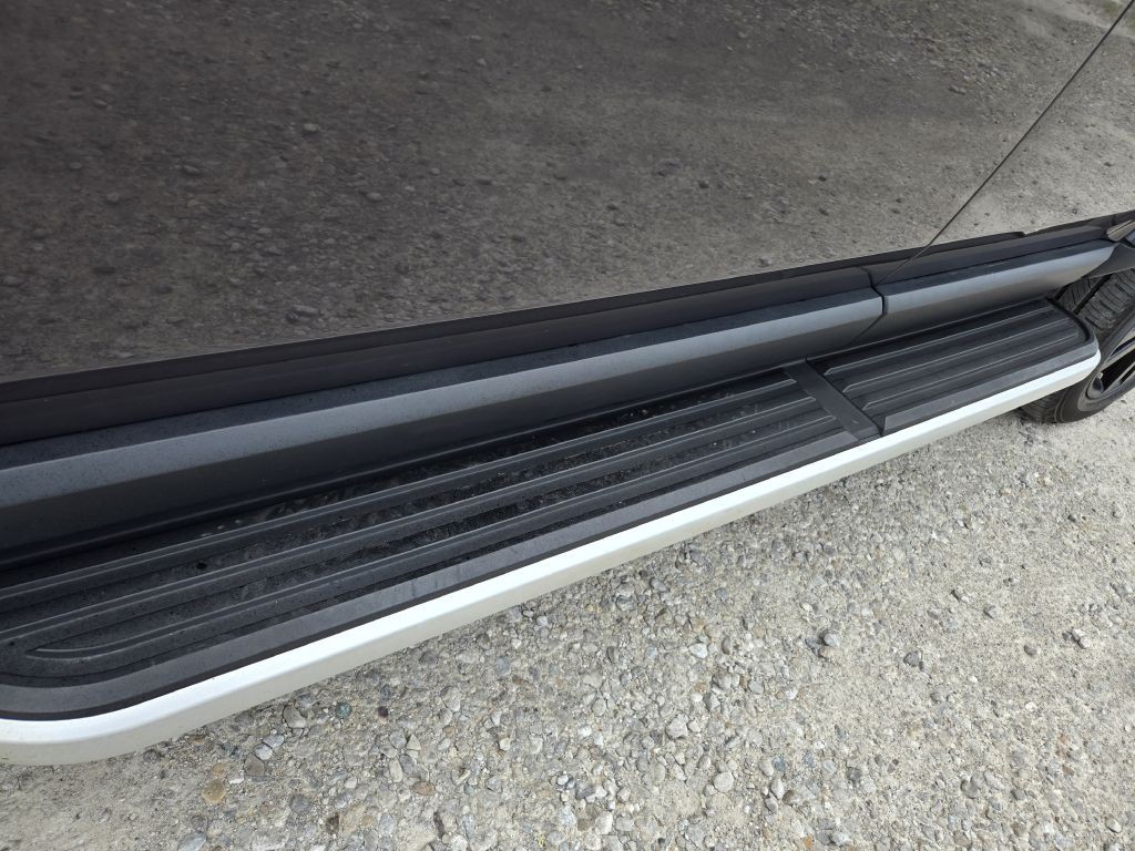 2016 Land Rover LR4 Image 10