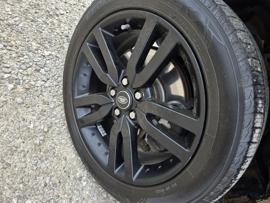 2016 Land Rover LR4 Image 12