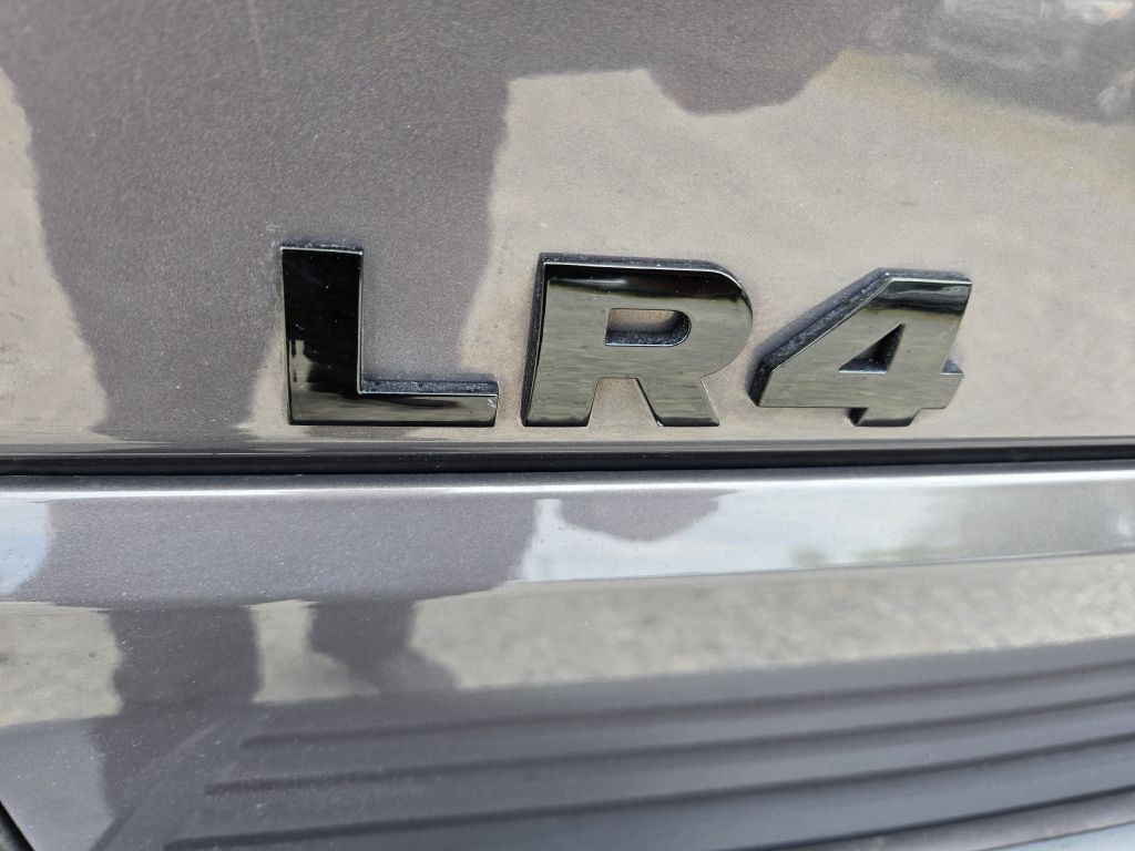 2016 Land Rover LR4 Image 13