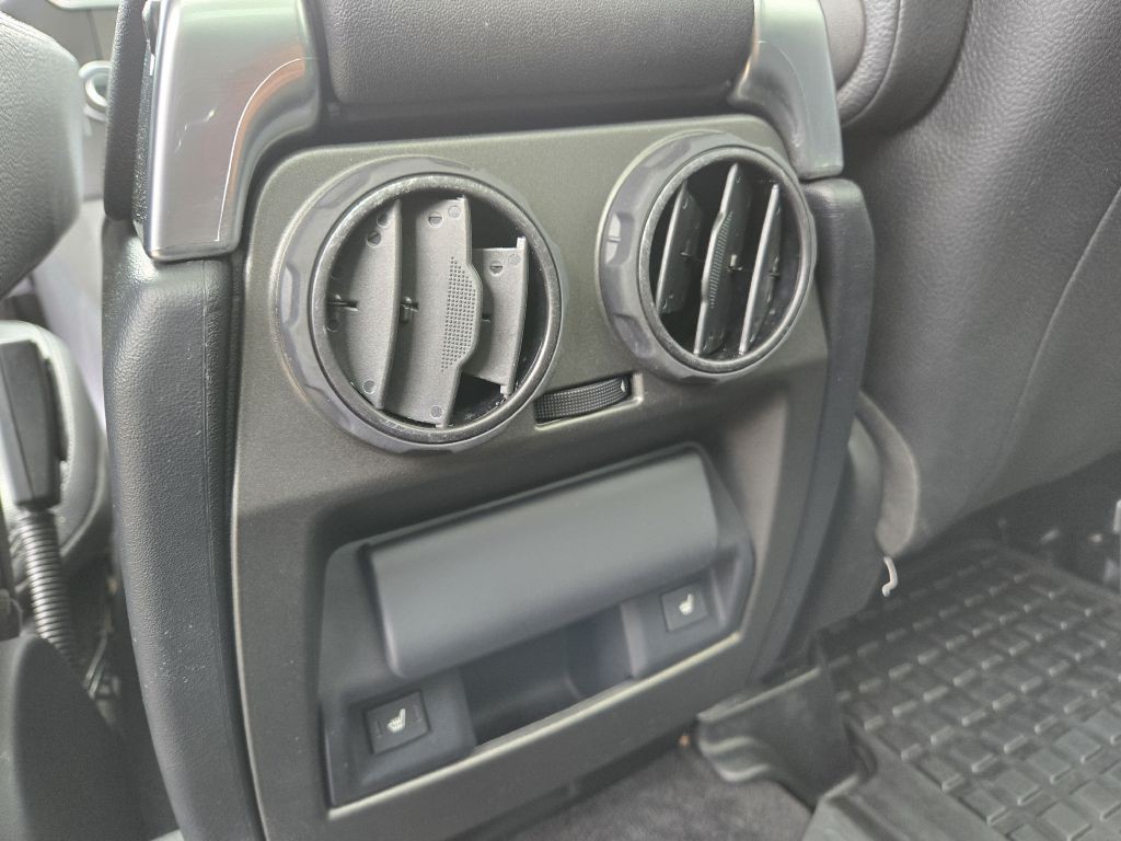 2016 Land Rover LR4 Image 36