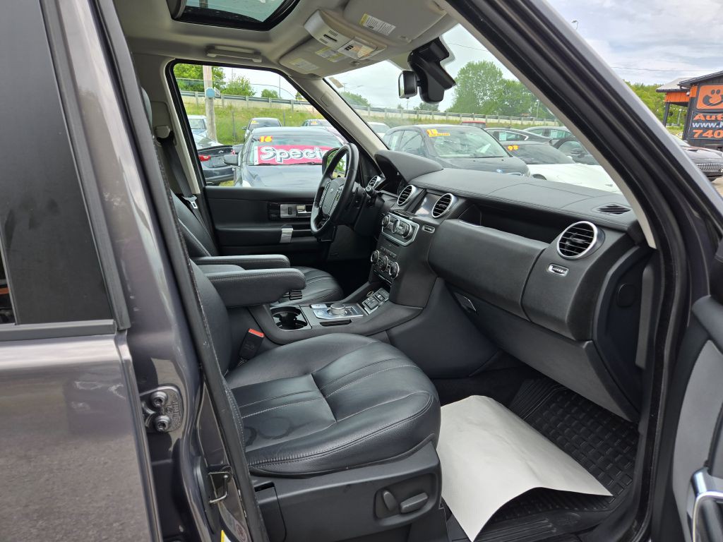 2016 Land Rover LR4 Image 39