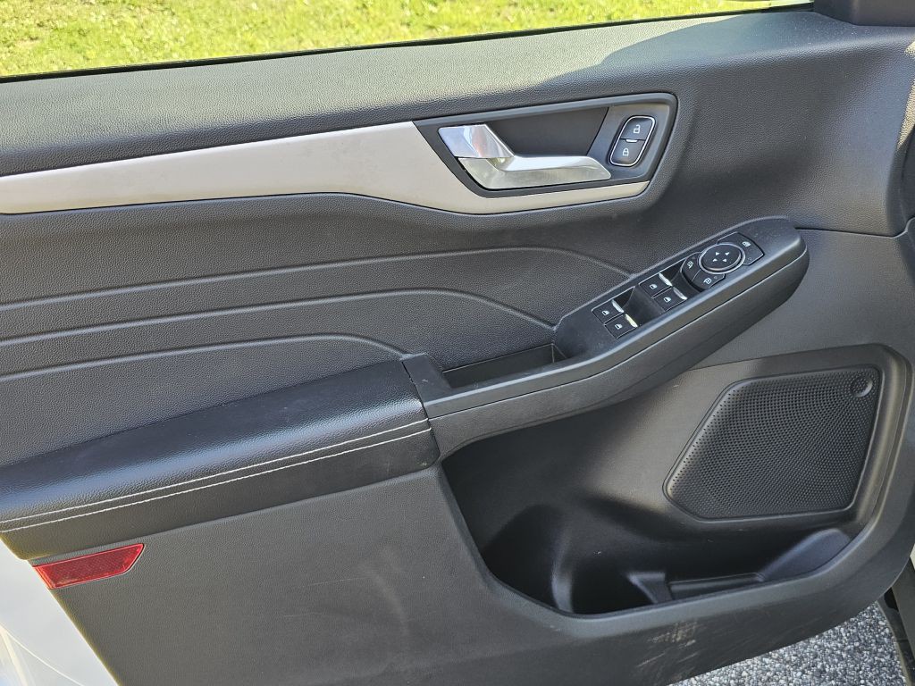 2021 Ford Escape Image 32