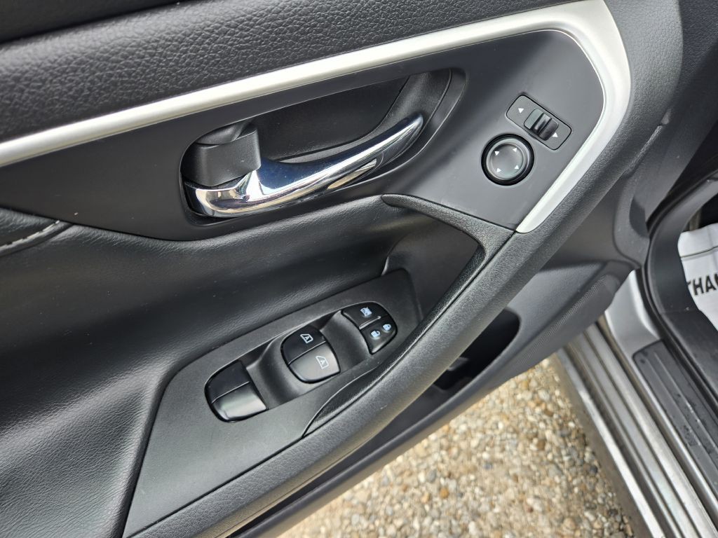 2016 Nissan Altima Image 14