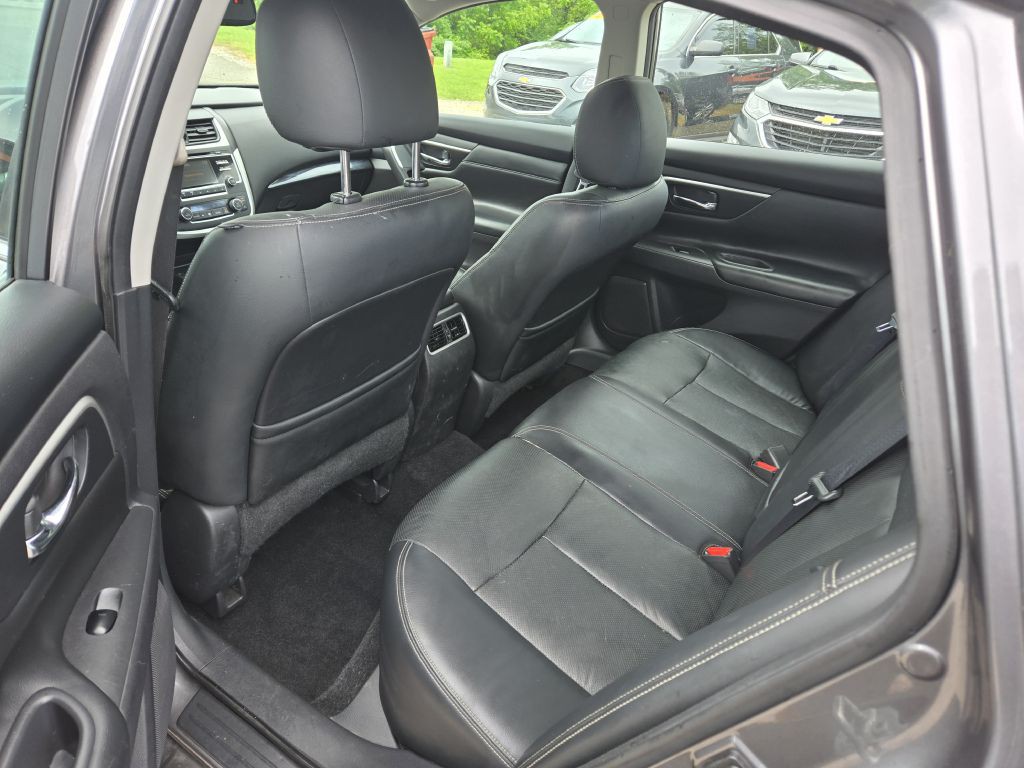 2016 Nissan Altima Image 27