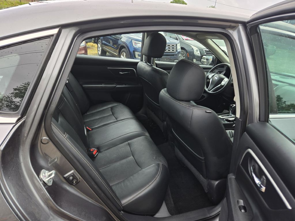 2016 Nissan Altima Image 28