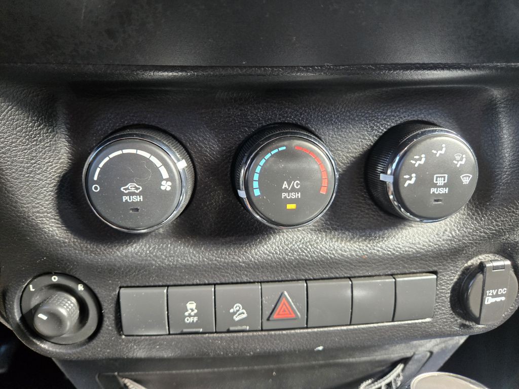 2012 Jeep Wrangler Unlimited Image 22