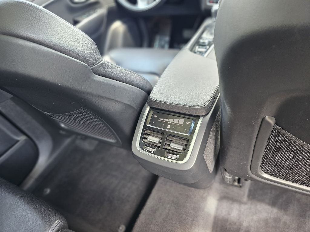 2020 Volvo XC90 Image 30
