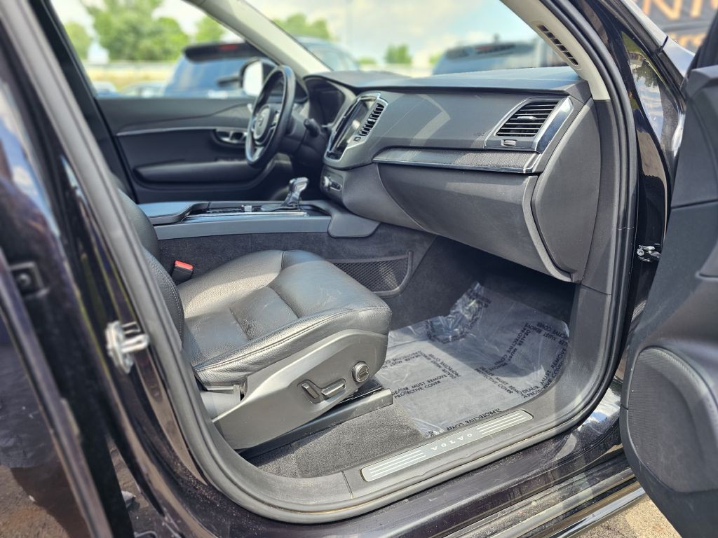 2020 Volvo XC90 Image 32