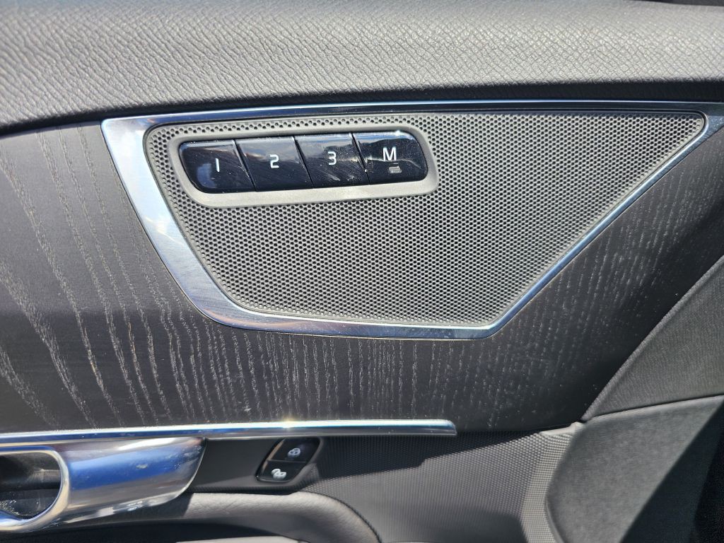 2020 Volvo XC90 Image 41