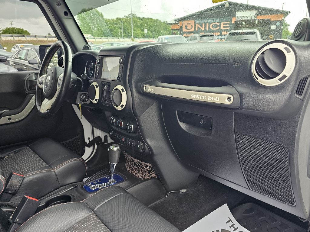 2012 Jeep Wrangler Unlimited Image 21