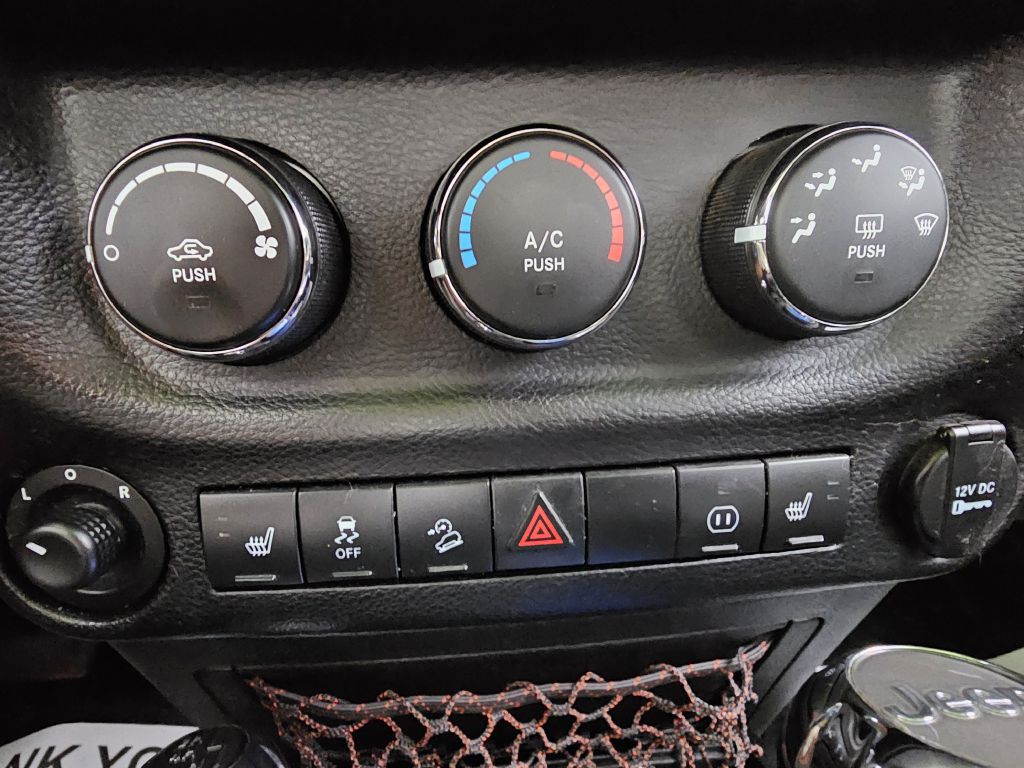 2012 Jeep Wrangler Unlimited Image 32