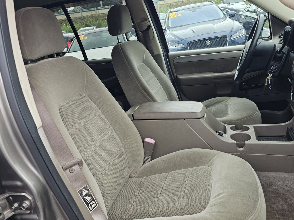 2003 Ford Explorer Image 10
