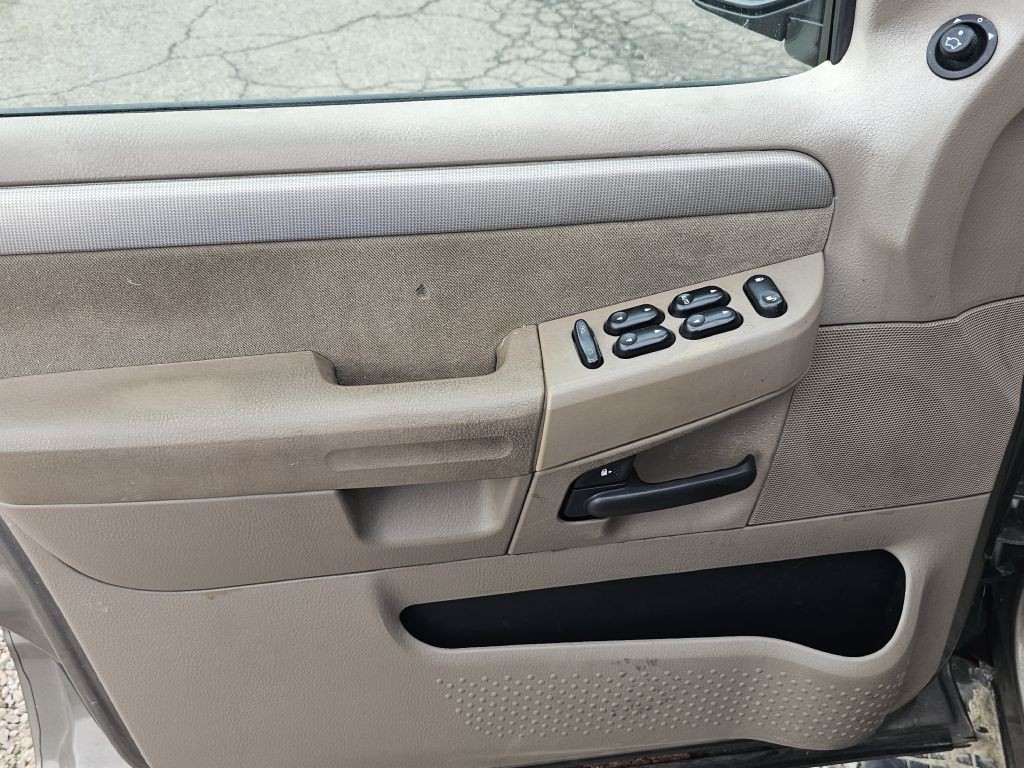 2003 Ford Explorer Image 15