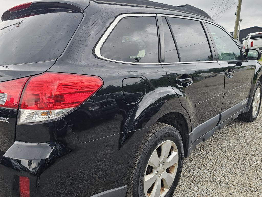 2011 Subaru Outback Image 10