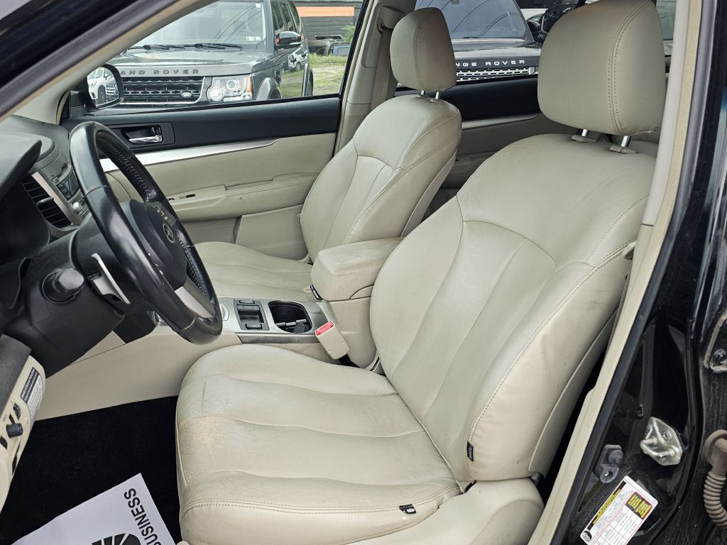 2011 Subaru Outback Image 14