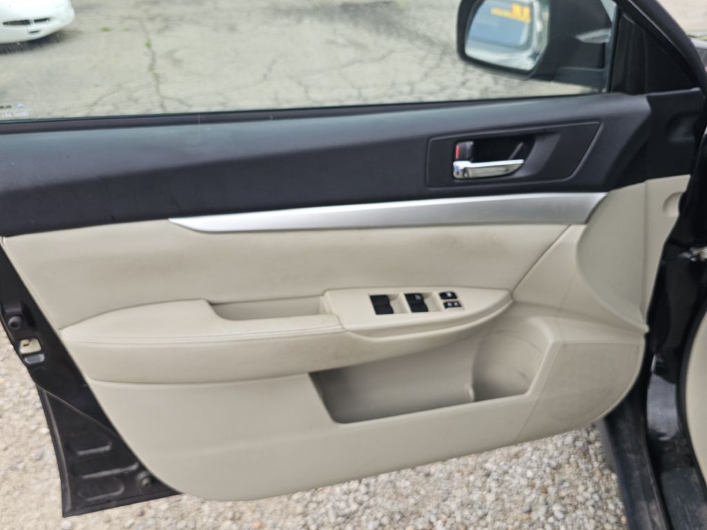 2011 Subaru Outback Image 15