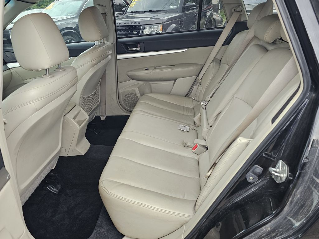 2011 Subaru Outback Image 16
