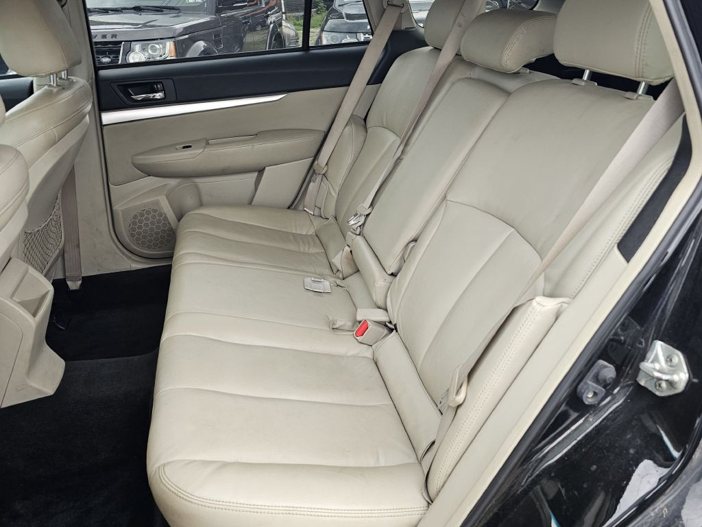 2011 Subaru Outback Image 17