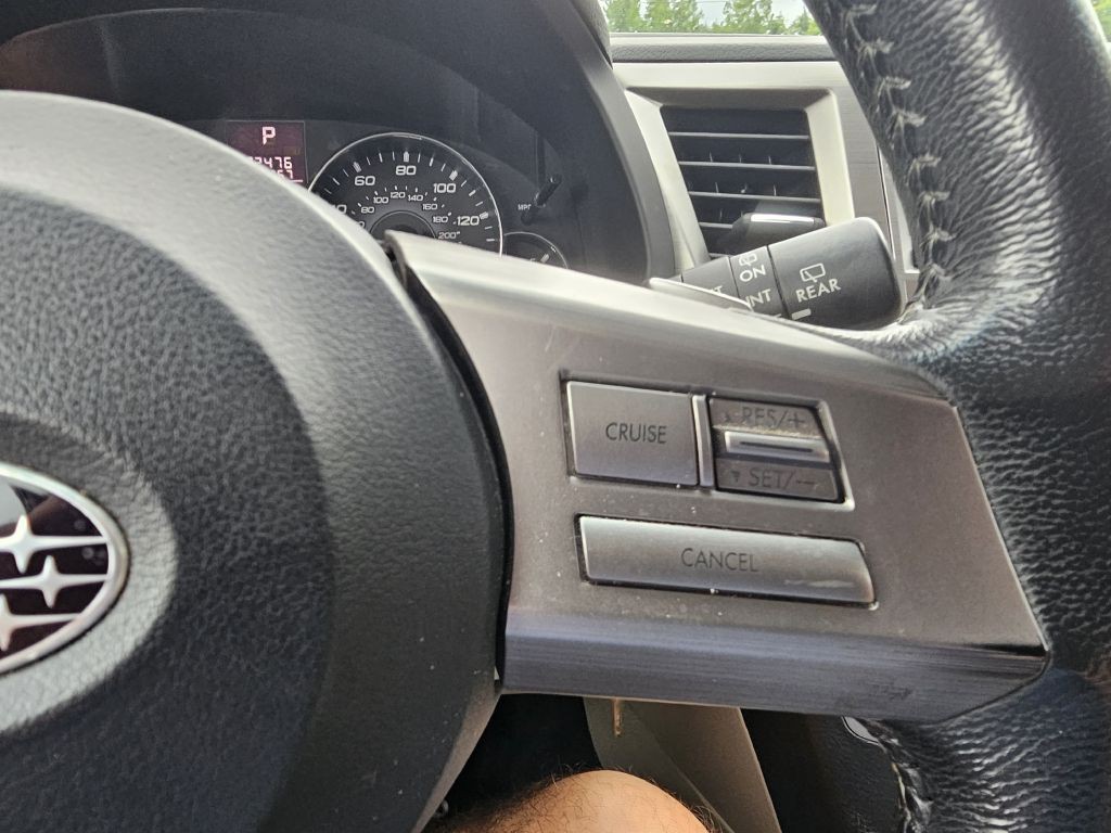 2011 Subaru Outback Image 24