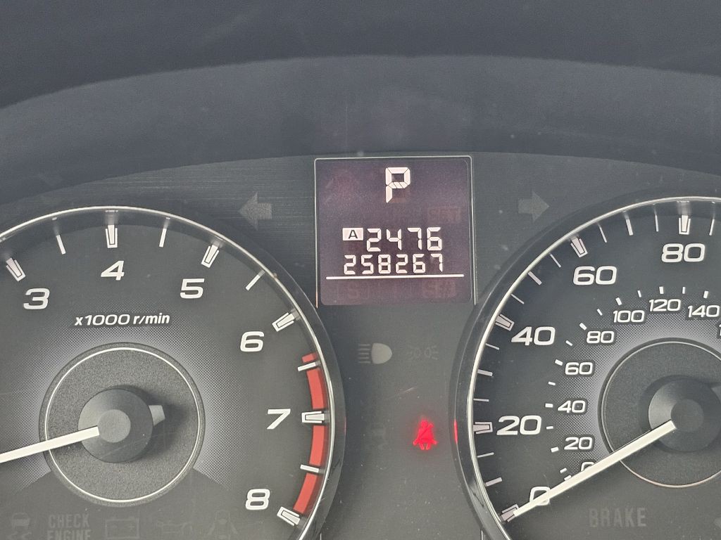 2011 Subaru Outback Image 25