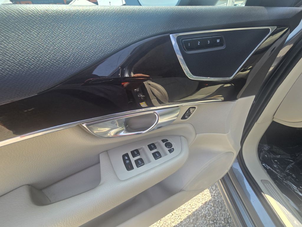 2018 Volvo XC90 Image 16