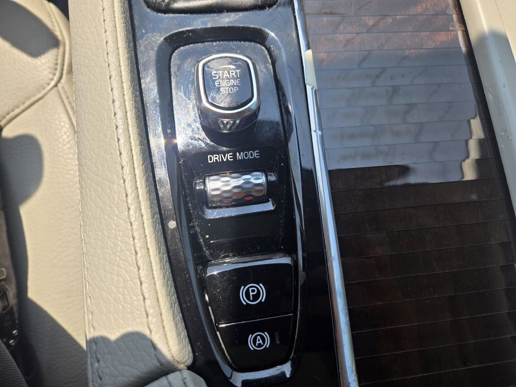 2018 Volvo XC90 Image 22