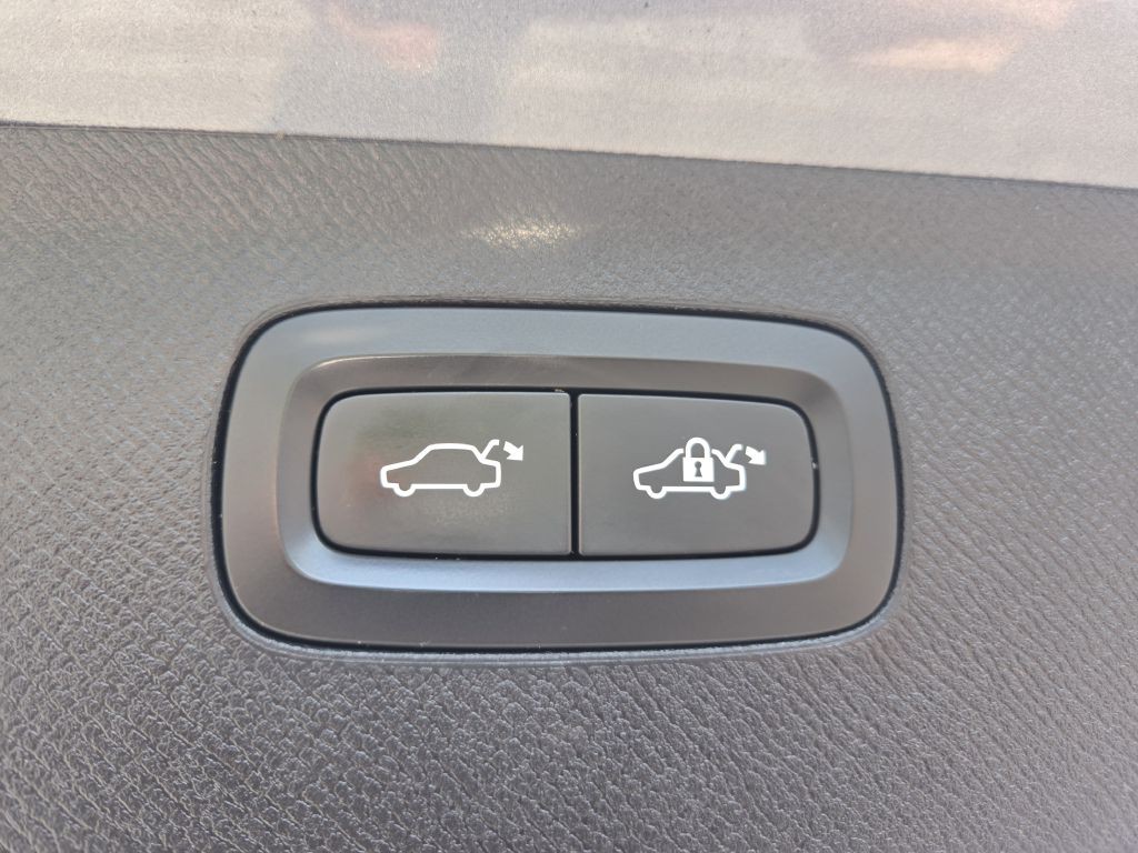 2018 Volvo XC90 Image 38