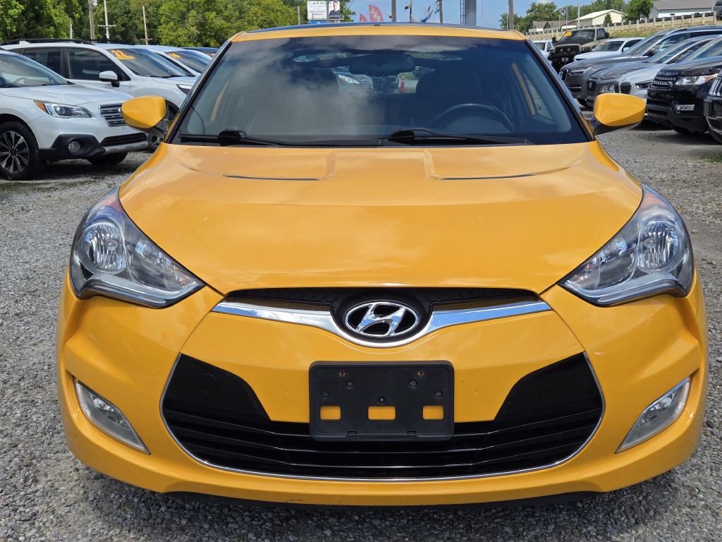 2015 Hyundai Veloster Image 2